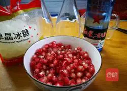 Illustration of how to make pomegranate wine 1