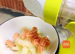 Illustration of how to make wavy egg rolls with mashed potatoes 3