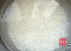 Illustration of how to make glutinous rice meatballs 1