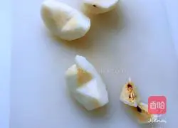 Fruit Creative Dish Little Strawberry Falling in Love with Pears Illustration 3