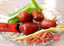 How to make ginseng and jujube chicken soup Illustration 1