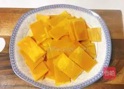 Illustration of how to make Western-style cream pumpkin soup 3