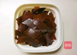 Illustration of how to make mussel, cordyceps and kelp bone soup 2