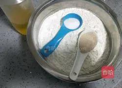 Illustration of how to make homemade fried dough sticks 1