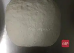 Illustration of how to make green onion layer cake 5