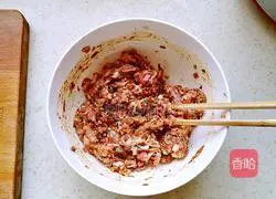 Illustration of how to make meat and three fresh dumplings 5