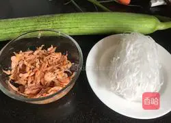 Illustration of how to make shrimp and loofah vermicelli soup 1