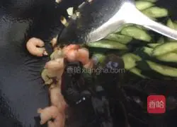 Illustration of how to make shrimps and cucumbers 4