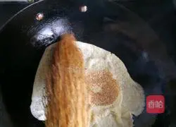 Illustration of how to make egg pancakes 8