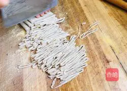 Illustration of how to make shredded bean noodle soup 2