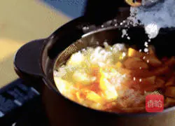 Illustration of how to make papaya, white fungus, milk and sugar water 3