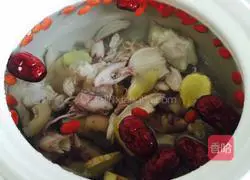 Snow pea, squid and pig's trotters soup recipe 6