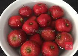 Illustration of how to make hawthorn rolls 1