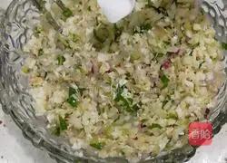 Illustration of how to make cabbage stuffed dumplings 10