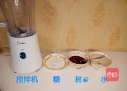 Illustration of how to make cool raspberry juice 1