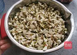 Illustration of how to make acacia flower soft cake 2