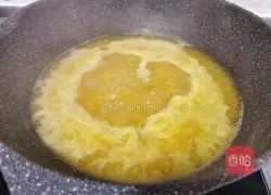 Illustration of how to make peach gum, pumpkin and pine nut soup 7