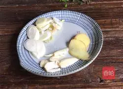 Illustration of how to make steamed white beans with black bean sauce 2