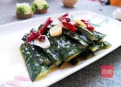 Illustration of how to make Xiaoliu pickled cucumber 9