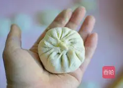Illustration of how to make steamed buns stuffed with chives and eggs 10