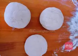 Illustration of how to make steamed buns and flower rolls 11