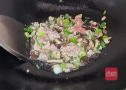 Illustration of how to make noodles with mushrooms and minced meat 3