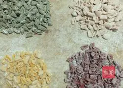 Illustration of how to make bone soup shrimp cat ear noodles 8