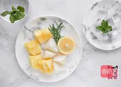 Illustration of how to make pineapple and snow pear juice 1