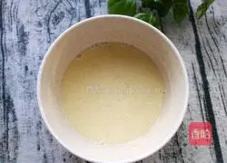 Illustration of how to make egg drop cornmeal soup 2