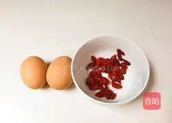 Illustration of how to make egg blossoms stuffed with cinnamon and wolfberry wine 2