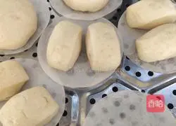 Illustration of how to make white flour steamed buns 12