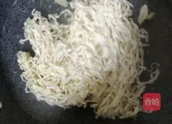 Illustration of Laoganma's soy sauce noodles 5