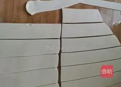 Illustration of making braised dough sheets 5