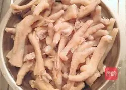 Illustration of how to make vinegar chicken feet 10