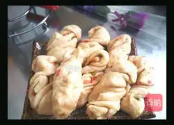 Illustration of how to make fried ham rolls 16