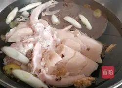 Illustration of home-style braised lamb offal soup 3