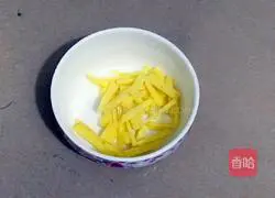 Illustration of how to make loofah meat soup 2