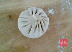 Illustration of how to make mushroom and pork buns 11