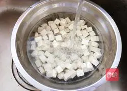 Illustration of how to mix tofu with chives 6