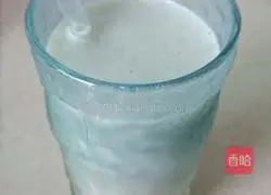 Illustration of how to make yellow and green soy milk 4