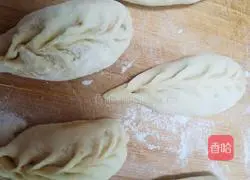 Illustration of how to make willow leaf bean paste buns 11