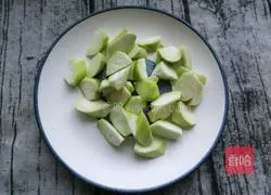 Illustration of how to make clam and luffa soup 6