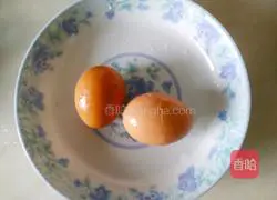 Illustration of how to make motherwort and boiled red dates and eggs 1