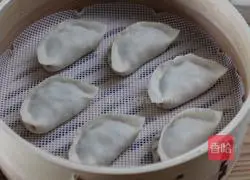 Illustration of how to make steamed noodles with beef and radish dumplings 8