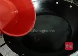 Illustration of how to make lean meat and wolfberry leaf soup 3