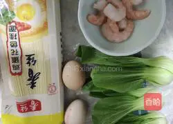 Illustration of how to make shrimp, egg and vegetable noodles 1