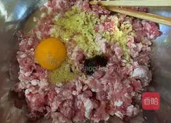 Illustration of how to make carrot and cherry pork buns 1