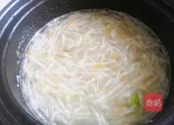 Illustration of how to make shredded radish and egg soup 8
