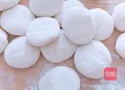 Illustration of how to make dumplings stuffed with shepherd's purse and tofu stuffing 5