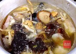 Illustration of how to make braised noodles in old Beijing 9